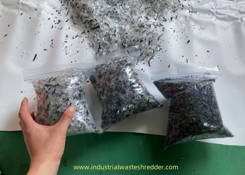 Dernières nouvelles de l'entreprise Lecteur de cuir PVB Films Crusher échantillon, client de Taiwan Envoyez-nous des matériaux pour faire le test de déchiquetage, tamis 10 mm