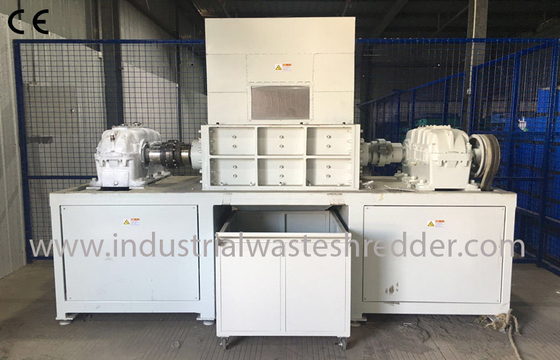 Un bon prix. Petit défibreur horizontal de bouteille d'eau, machine en plastique de broyeur de bouteille en ligne