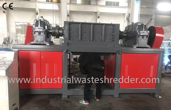 Un bon prix. Défibreur en plastique de tambour d'IBC, machine de défibreur pour les déchets solides municipaux en ligne