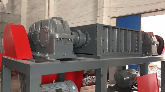 Un bon prix. Représentation en plastique d'écurie de haute précision de machine de broyeur de déchets de film de HDPE en ligne