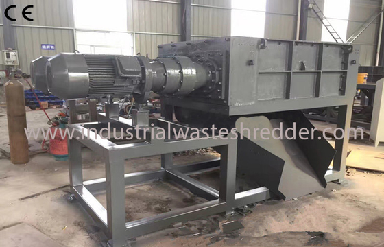 Un bon prix. Machine de déchiquetage de rebut de plastique dur, machine de déchiquetage en plastique de pneu d'automobile de cadre en ligne