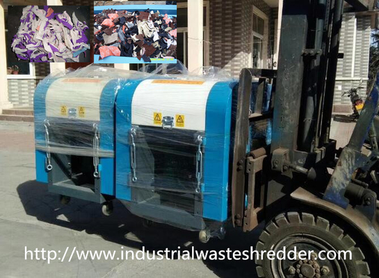 Un bon prix. Kg/h heure de capacité de la machine de défibreur de déchets industriels de tissu de chute 450 - 750 en ligne