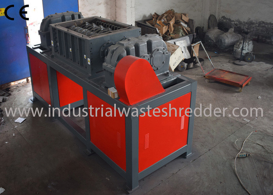 Un bon prix. JF600 Four Shaft Shredder pour un tambour de déchets de 200 L en ligne