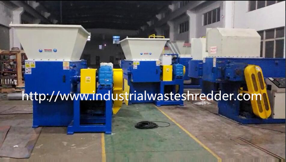 Un bon prix. Le défibreur en plastique à haute production de tuyau pour les tuyaux durs, vitesse d'axe est 45-100 t/mn en ligne