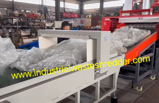 Un bon prix. 2400F PE PP PET Shredder de film plastique, machine de découpe de film monofilament à haut rendement 1000-2000 kg par heure, machine de découpe de fils de raffia de PP déchets résistance à l'usure de la lame en ligne