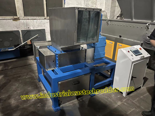 Un bon prix. Machine de concassage de bouteilles d'eau en PET résistant à la rouille Finition miroir en coque en acier inoxydable personnalisée avec fonction d'injection d'eau en ligne