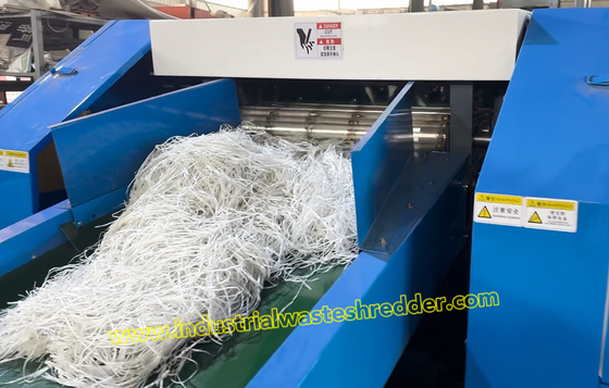 Un bon prix. Déchiqueteur de monofilament en plastique en PP, pré-déchiqueteur de fils de déchets à haut rendement, économiseur d'énergie, déchiqueteur pour raffia en PP, machine de déchiqueteur de câbles en PP avec convoyeur d'entrée et de sortie, lame résistante à l'usure en ligne