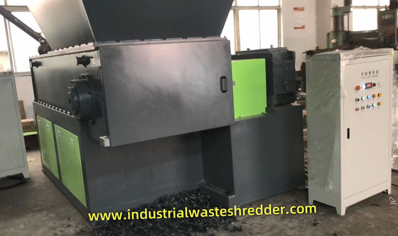 Un bon prix. Machine à déchiqueter du plastique à souffle creux à haut rendement, capacité 600-1000 kg dans l'industrie du recyclage en ligne