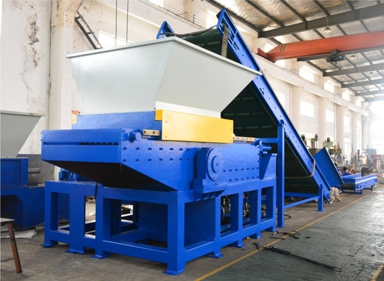 Un bon prix. Défibreur de feuilles de plastique de XRM 1000, défibreur de films de HDPE de PE de pp, moteur 55KW, déchiquetant la taille 1000*1000 millimètre de chambre en ligne