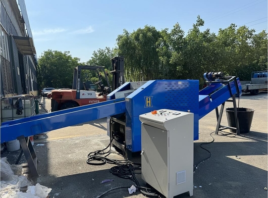 Un bon prix. Machine de découpe de monofilament de plastique PP PE facile d'alimentation PET machines de concassage de monofilament de haute efficacité de travail en ligne