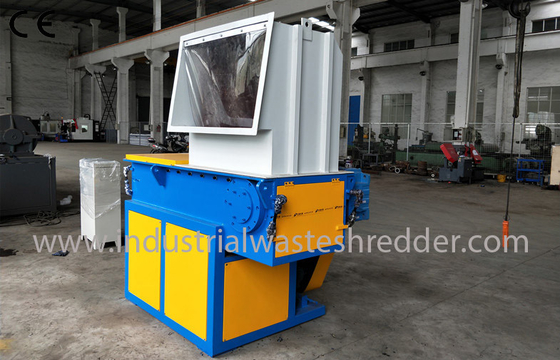 Un bon prix. Machine stable de défibreur d'animal familier, exploitation sûre d'axe de défibreur en plastique simple de bouteille en ligne