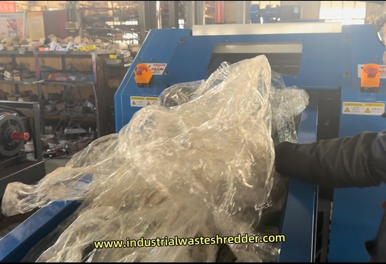 Un bon prix. Déchiqueteur de films plastiques, broyeur OPPS BOPP, broyeur de feuilles avec lames rotatives, coupeuse de grande capacité en ligne
